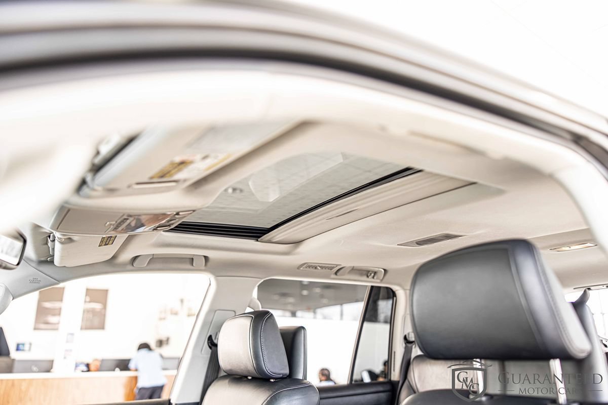 Used 2015 Lexus LX 570 4WD w/ Luxury Package image 20