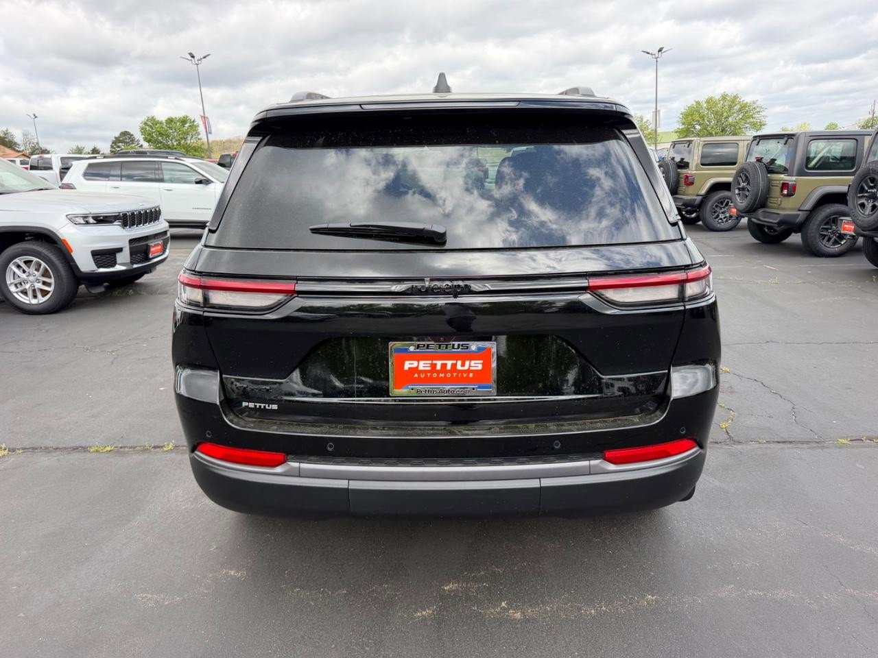 New 2026 Jeep Grand Cherokee Altitude image 4