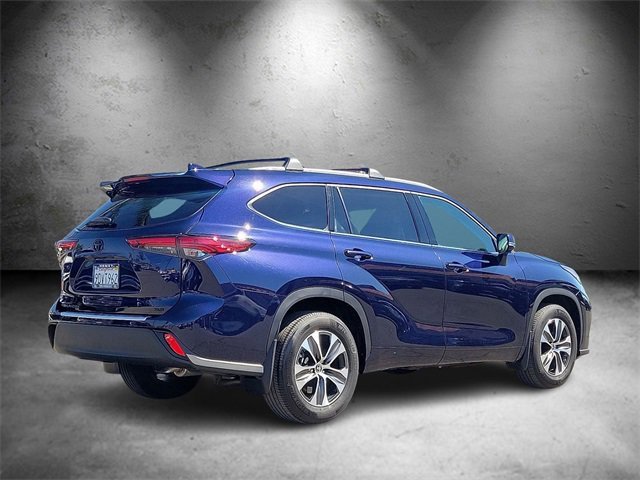 Used 2022 Toyota Highlander XLE image 3