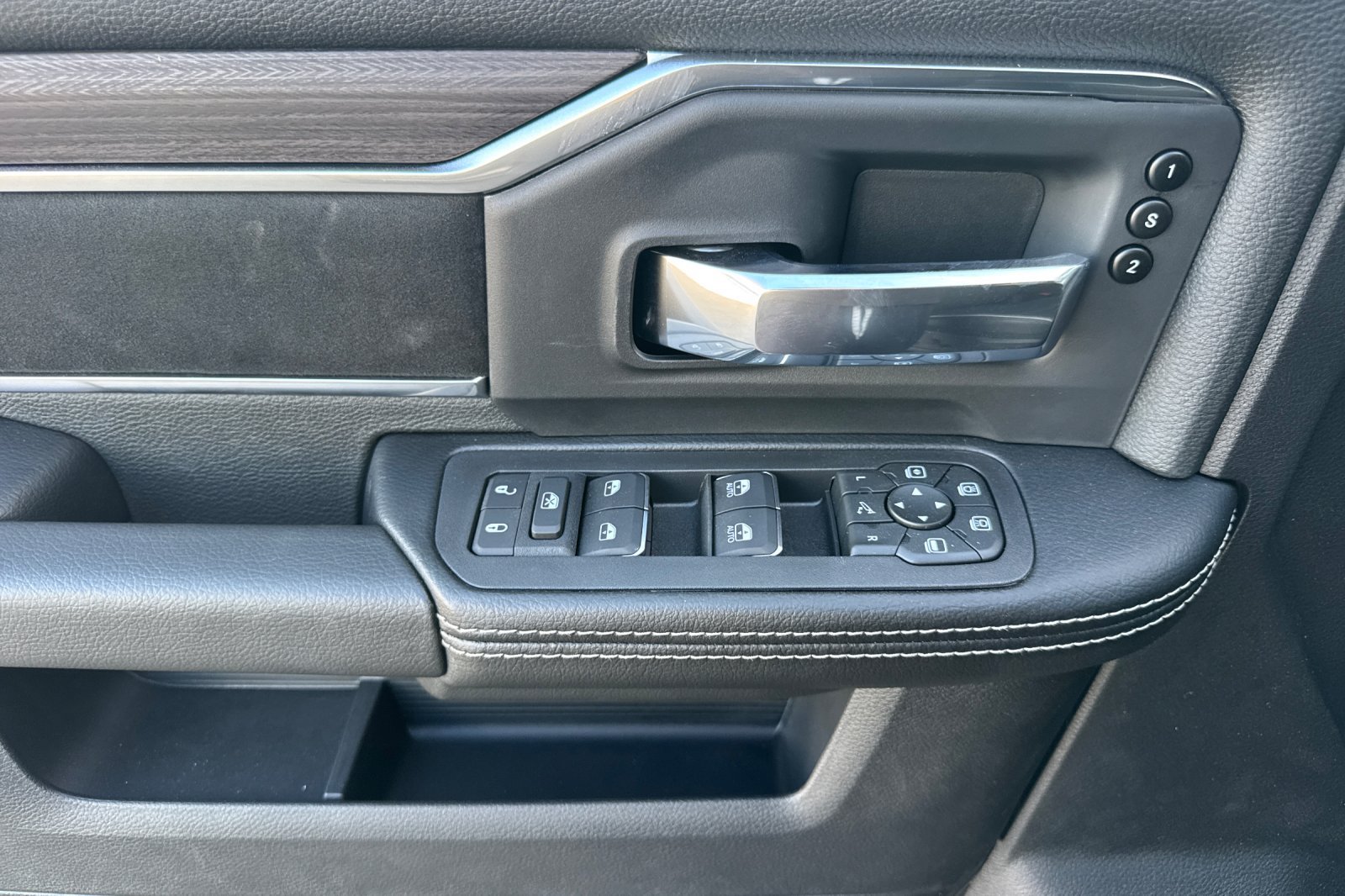 New 2027 RAM 3500 Laramie AWD/4WD image 10
