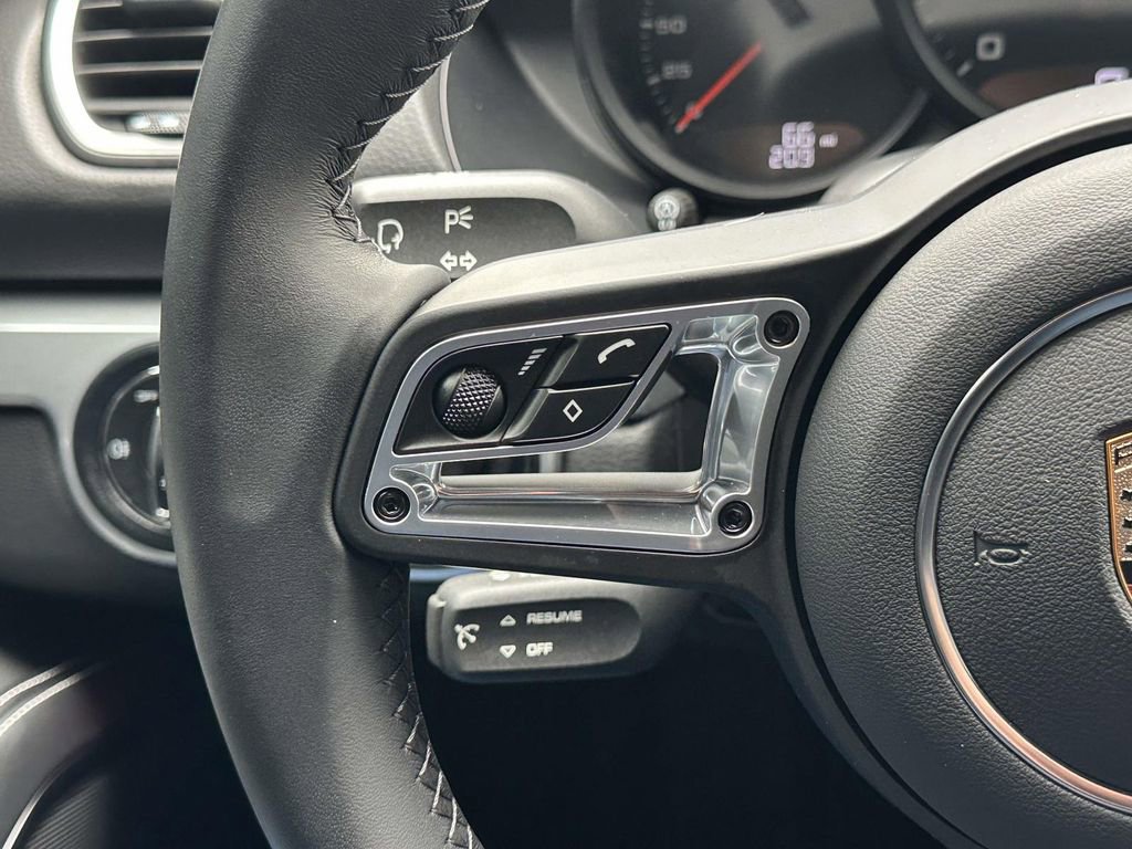 Used 2025 Porsche 718 Cayman RWD image 20