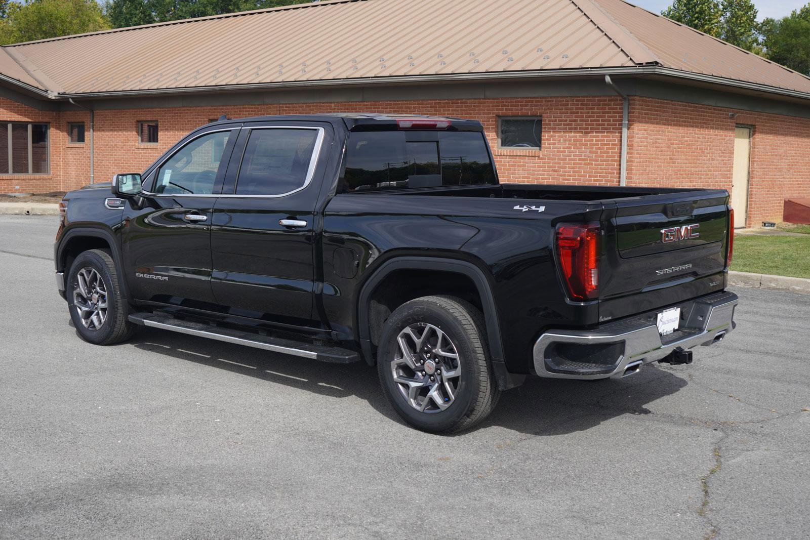 New 2026 GMC Sierra 1500 SLT w/ SLT Premium Package image 7