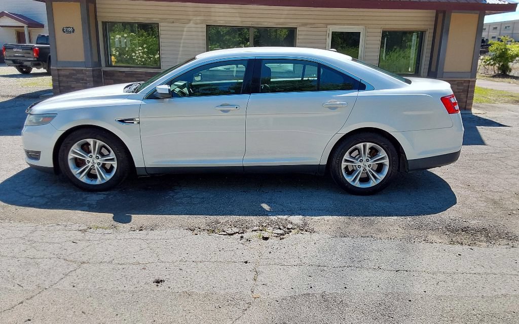 Used 2014 Ford Taurus SEL w/ Equipment Group 201A FWD image 5