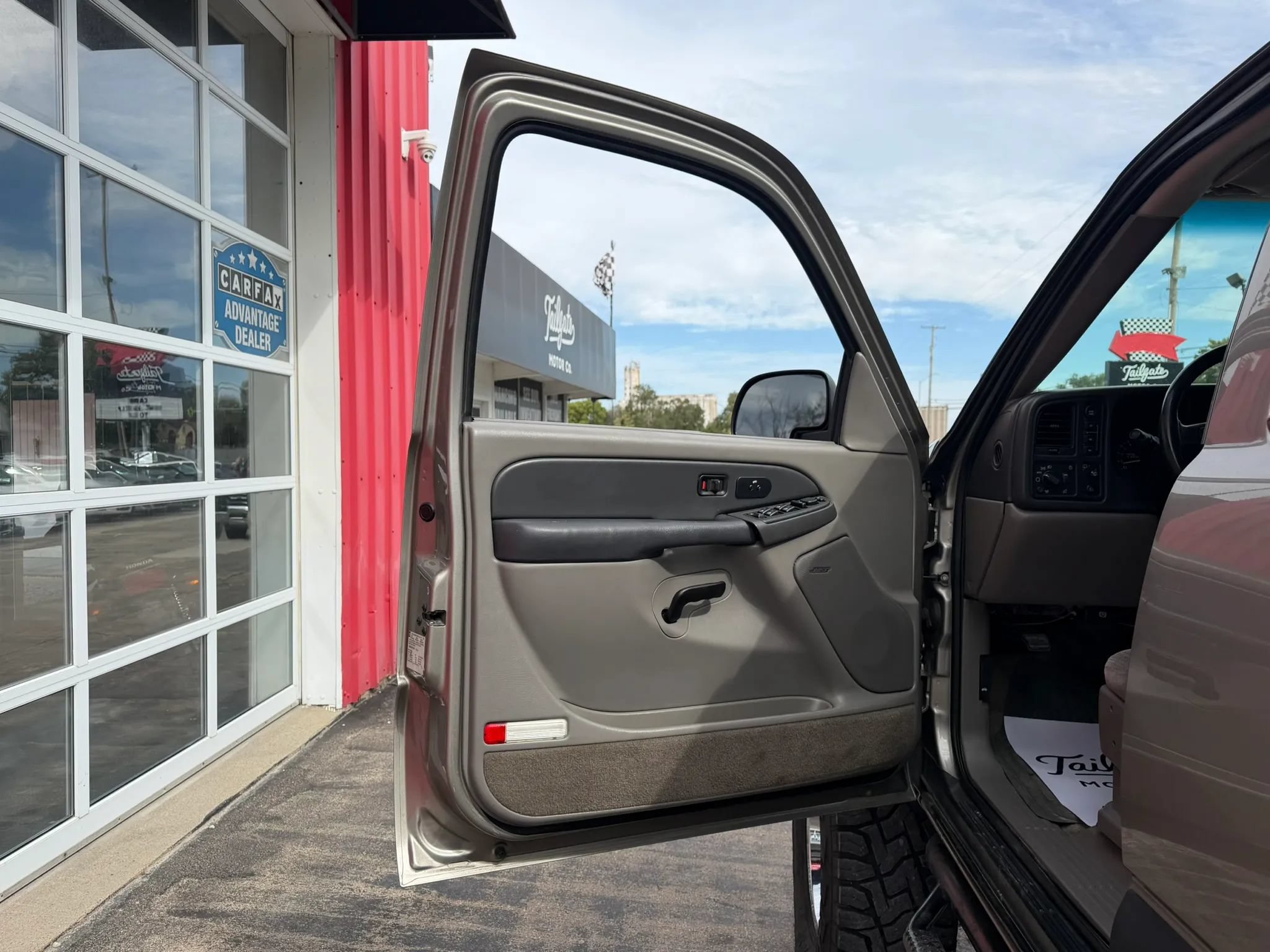 Used 2003 Chevrolet Suburban 2500 LS w/ LS Preferred Equipment Group AWD/4WD image 9
