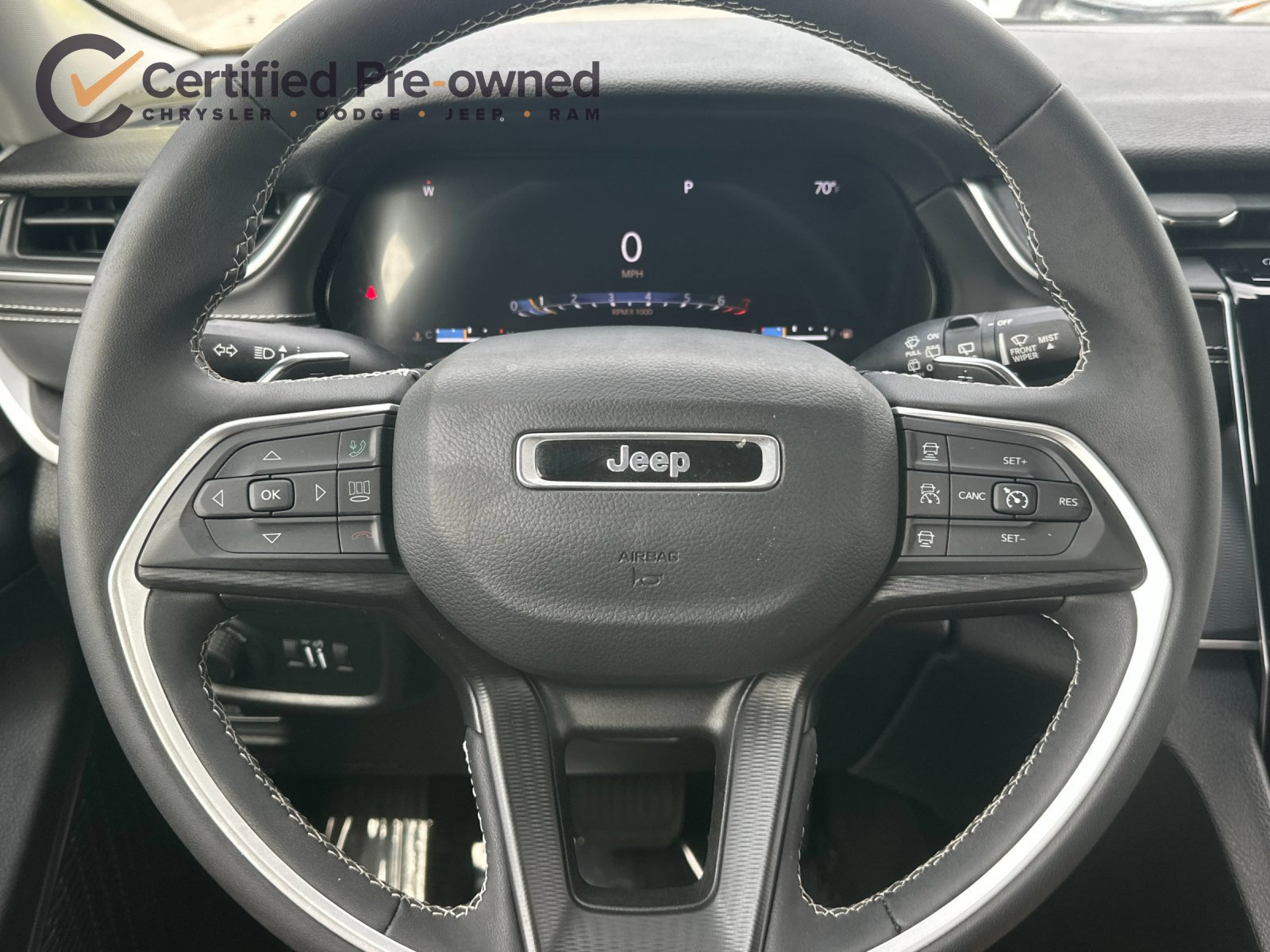 Used 2023 Jeep Grand Cherokee Laredo AWD/4WD image 24