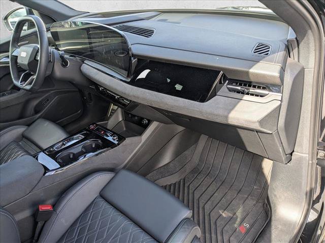Used 2025 Audi SQ6 e-tron Premium Plus AWD/4WD image 18
