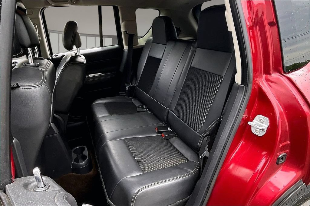 Used 2014 Jeep Compass Latitude FWD image 21
