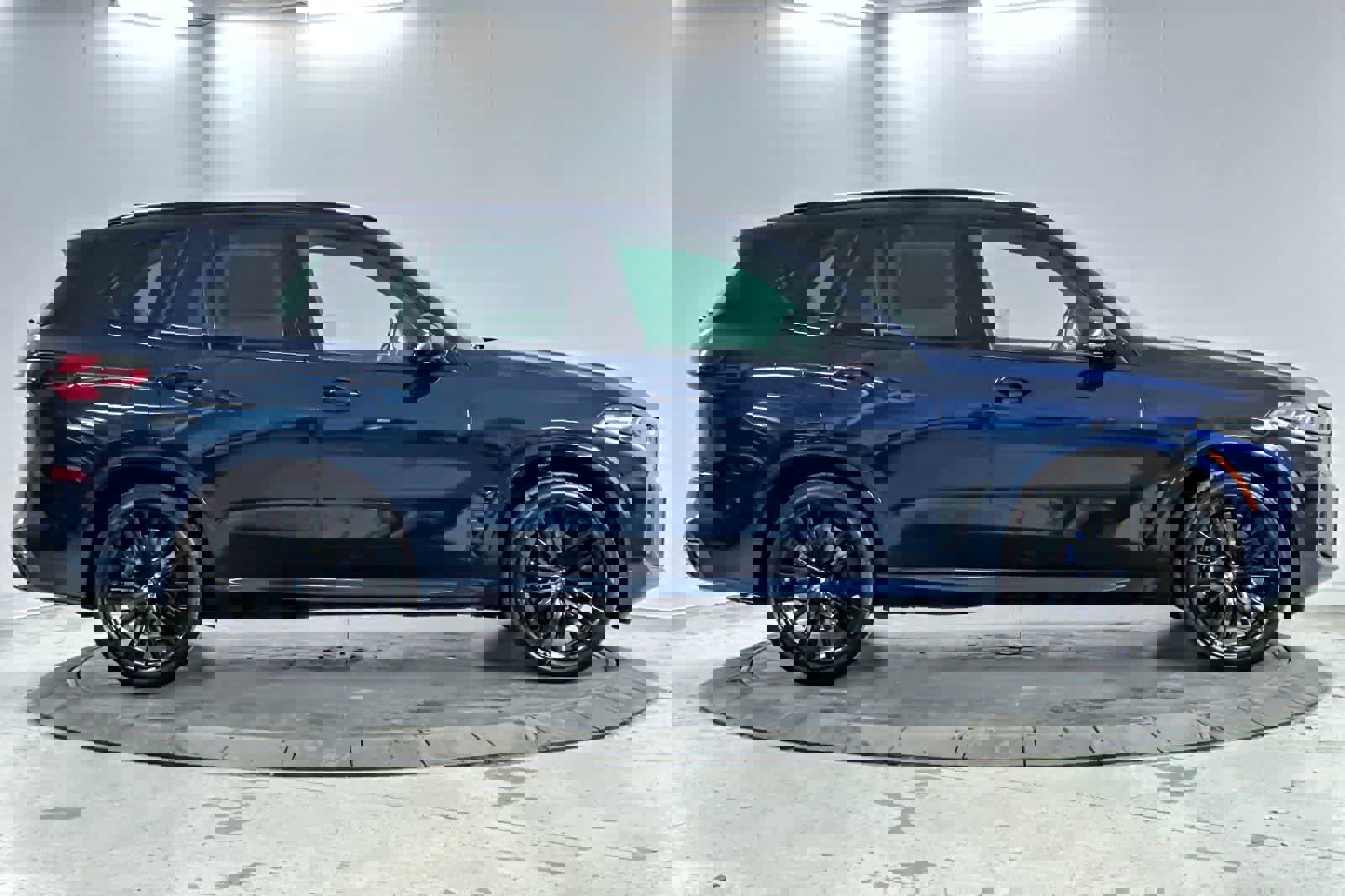 New 2026 BMW X5 M60i w/ Executive Package image 8