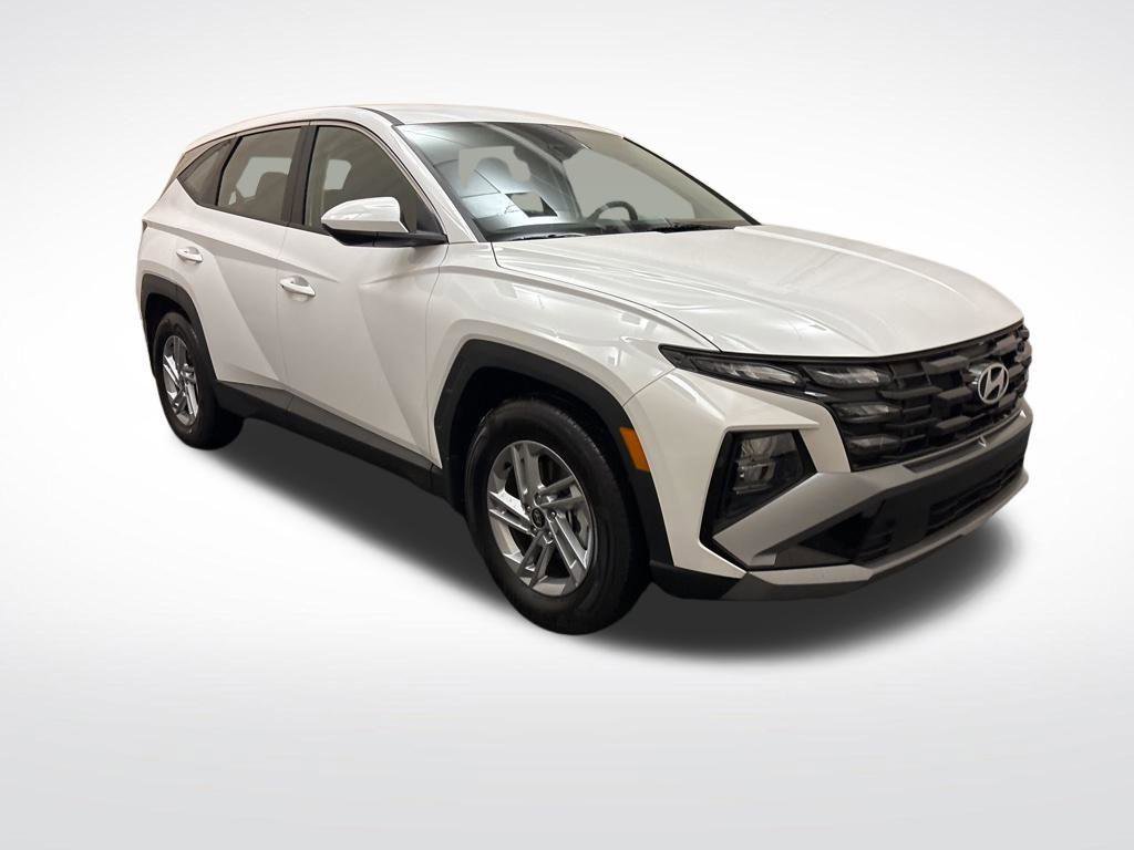 New 2025 Hyundai Tucson SE image 3