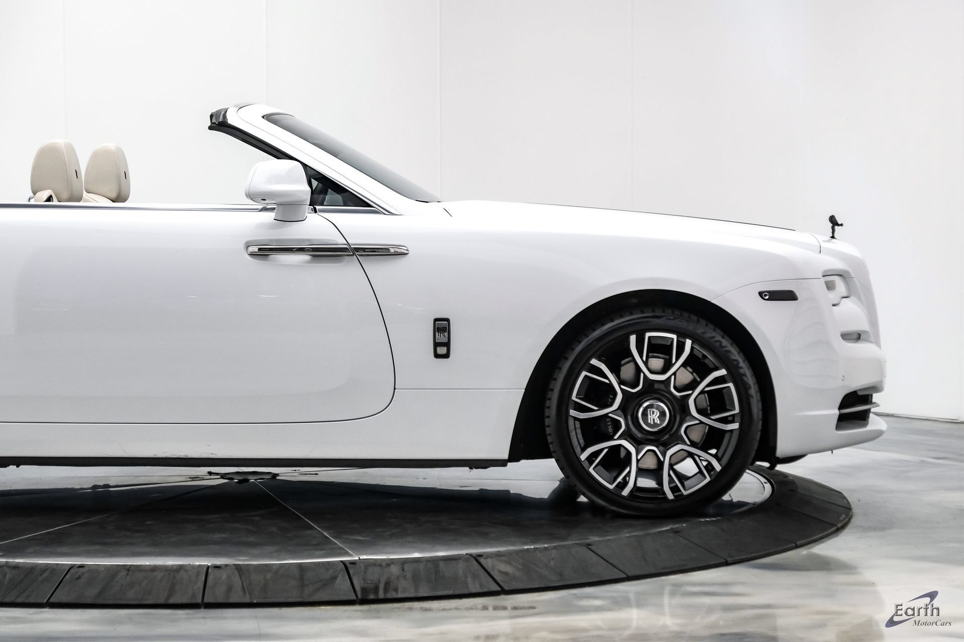 Used 2017 Rolls-Royce Dawn RWD image 28