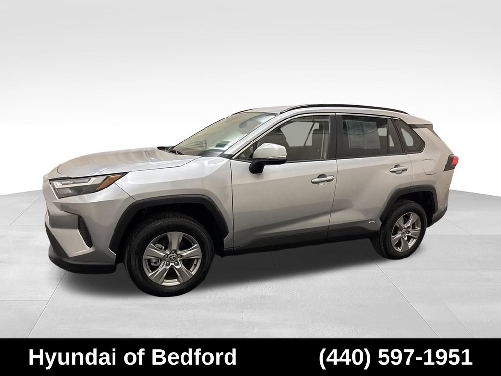 Used 2025 Toyota RAV4 XLE AWD/4WD image 9