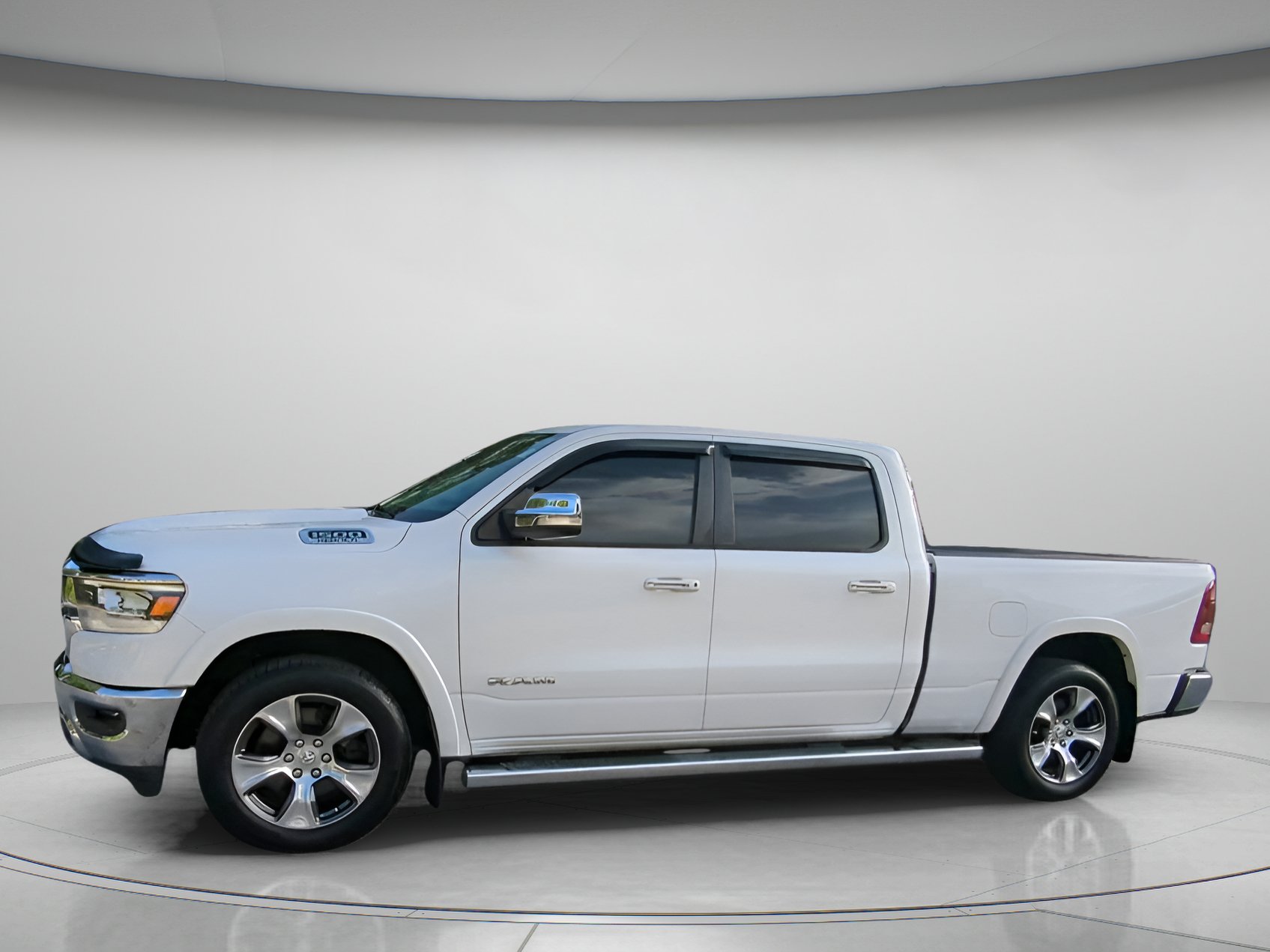 Used 2019 RAM 1500 Laramie AWD/4WD image 15