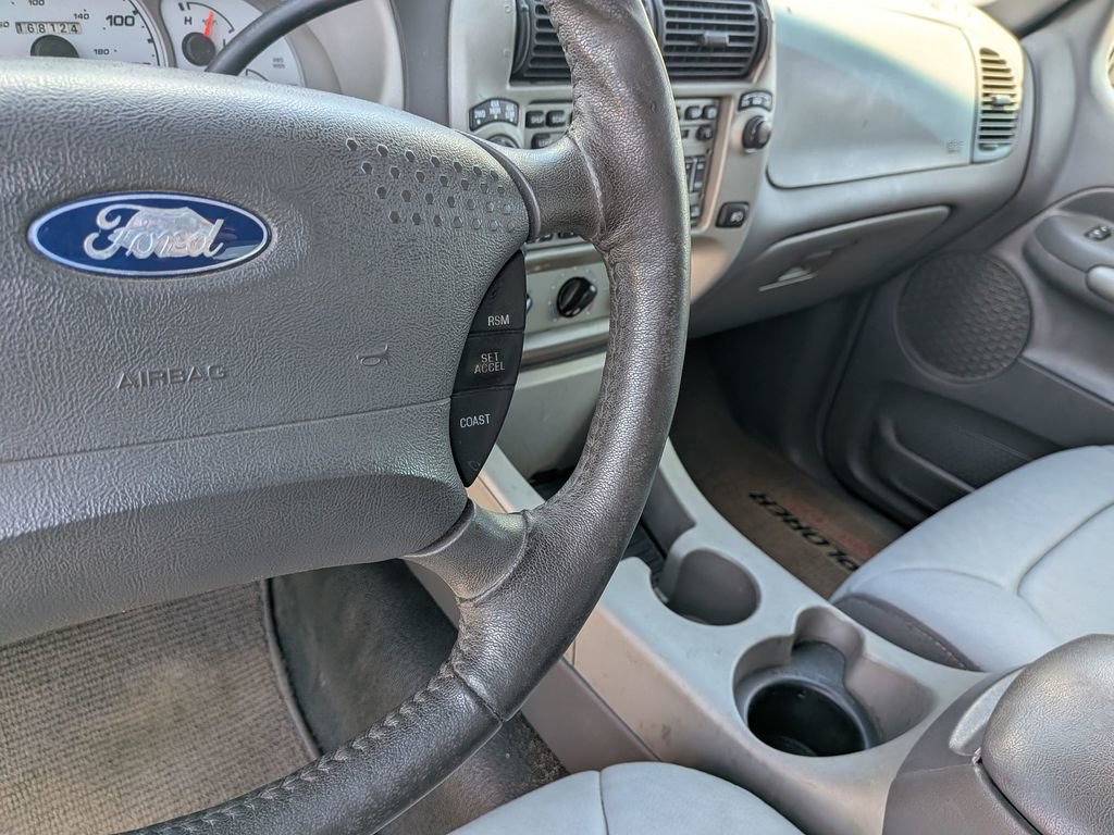 Used 2001 Ford Explorer Sport Trac 4x4 image 18