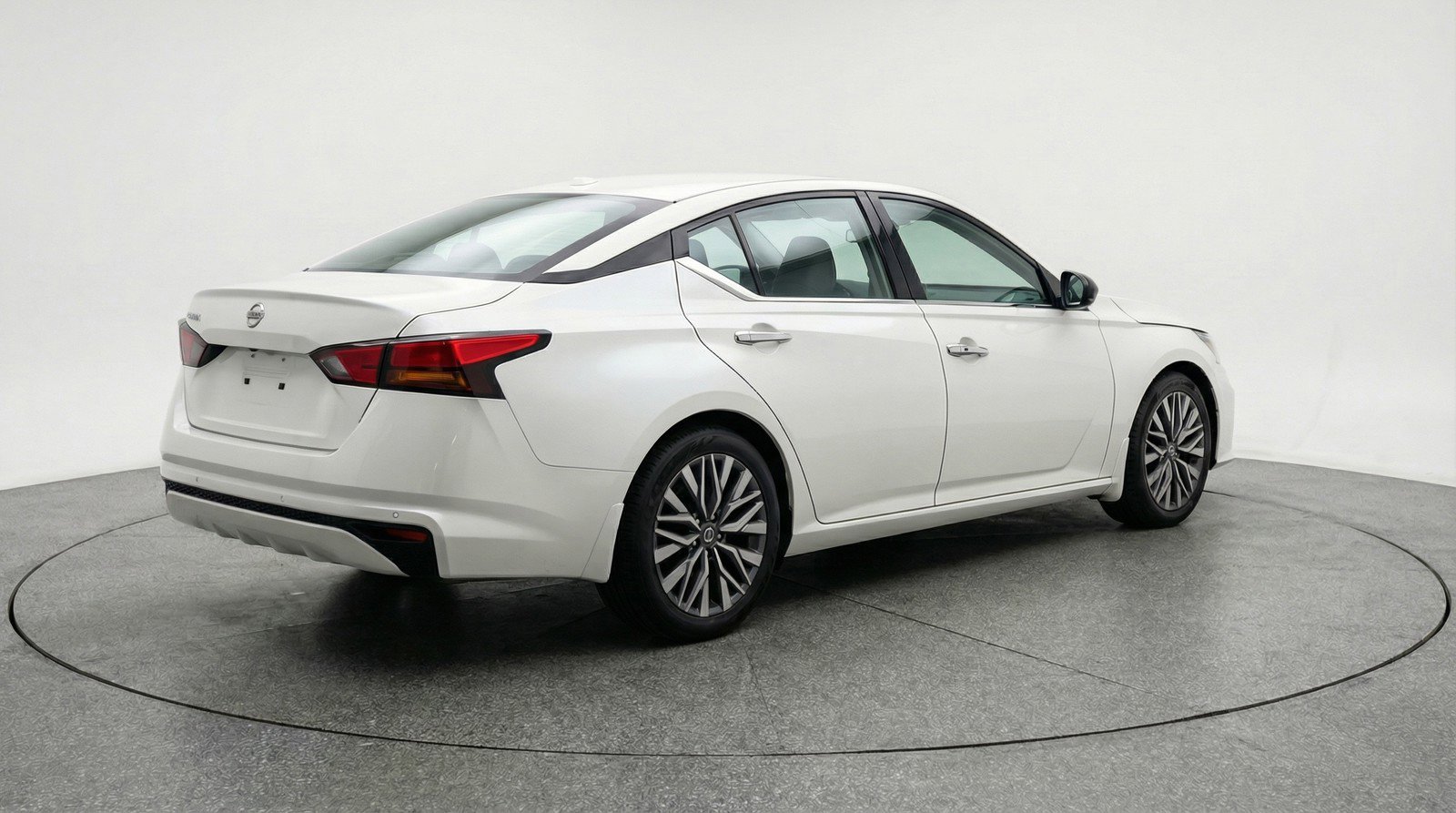 Used 2025 Nissan Altima 2.5 SV image 9