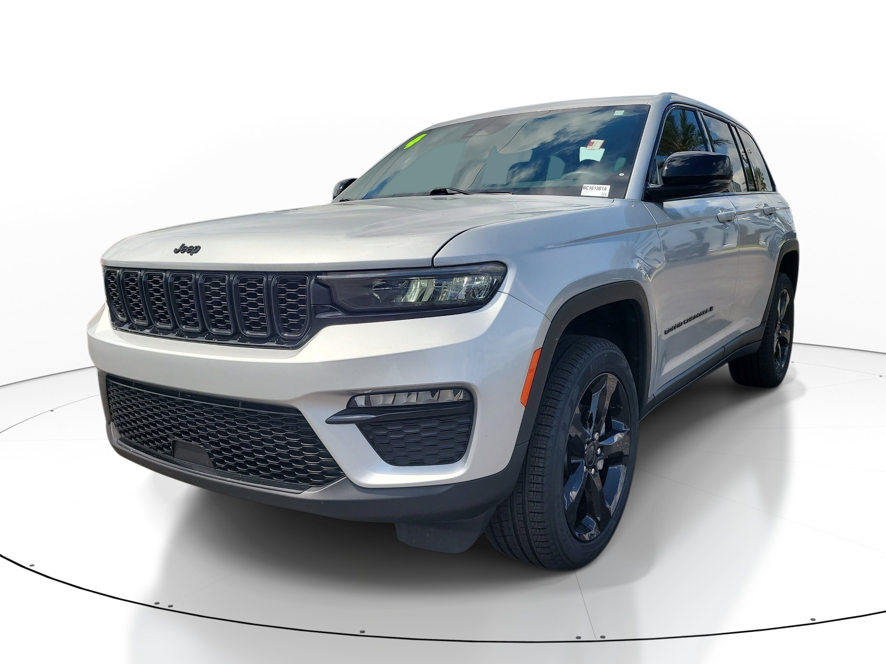 Used 2024 Jeep Grand Cherokee Limited w/ Black Appearance Package RWD image 3