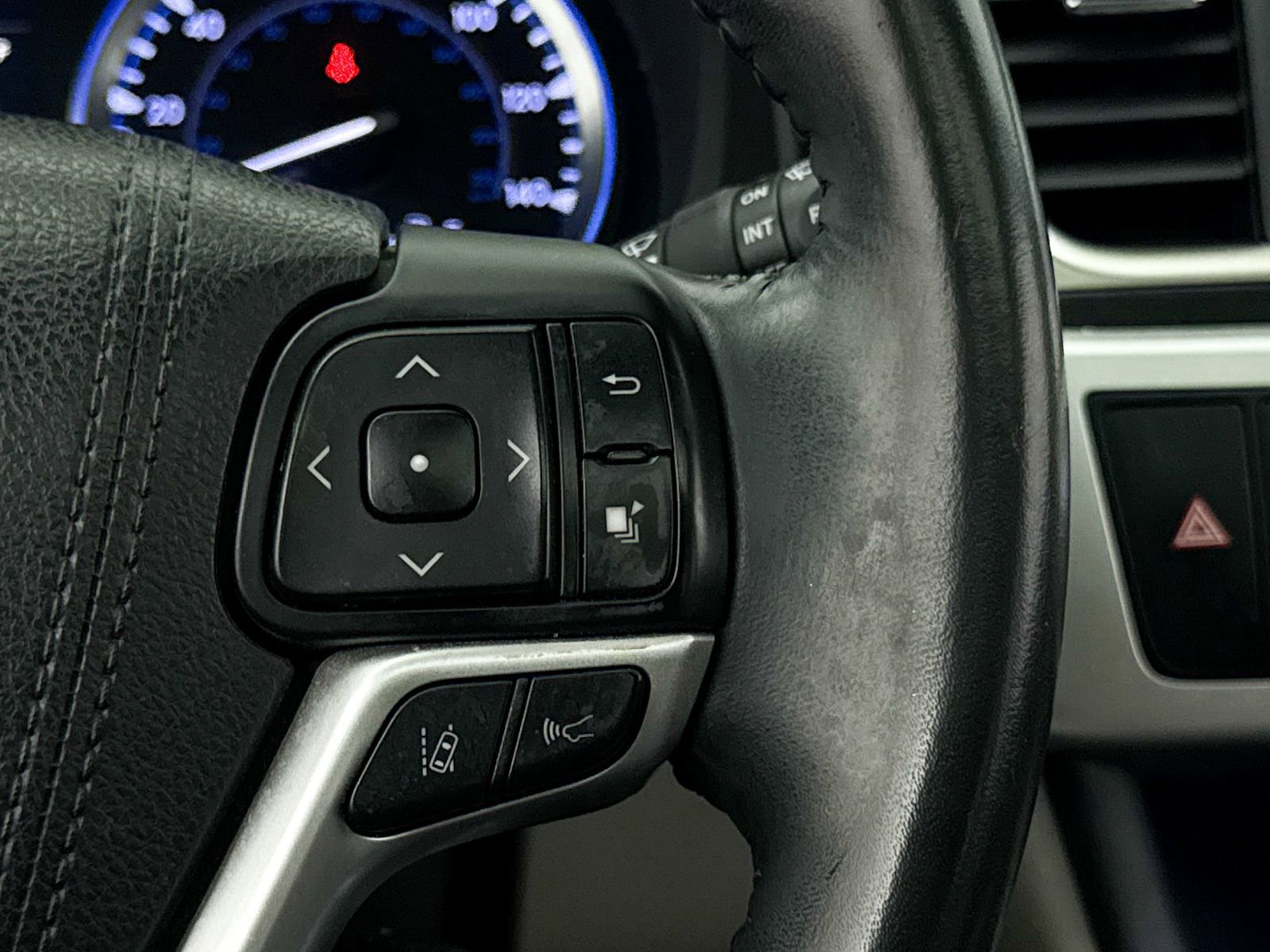 Used 2018 Toyota Highlander Limited AWD/4WD image 35