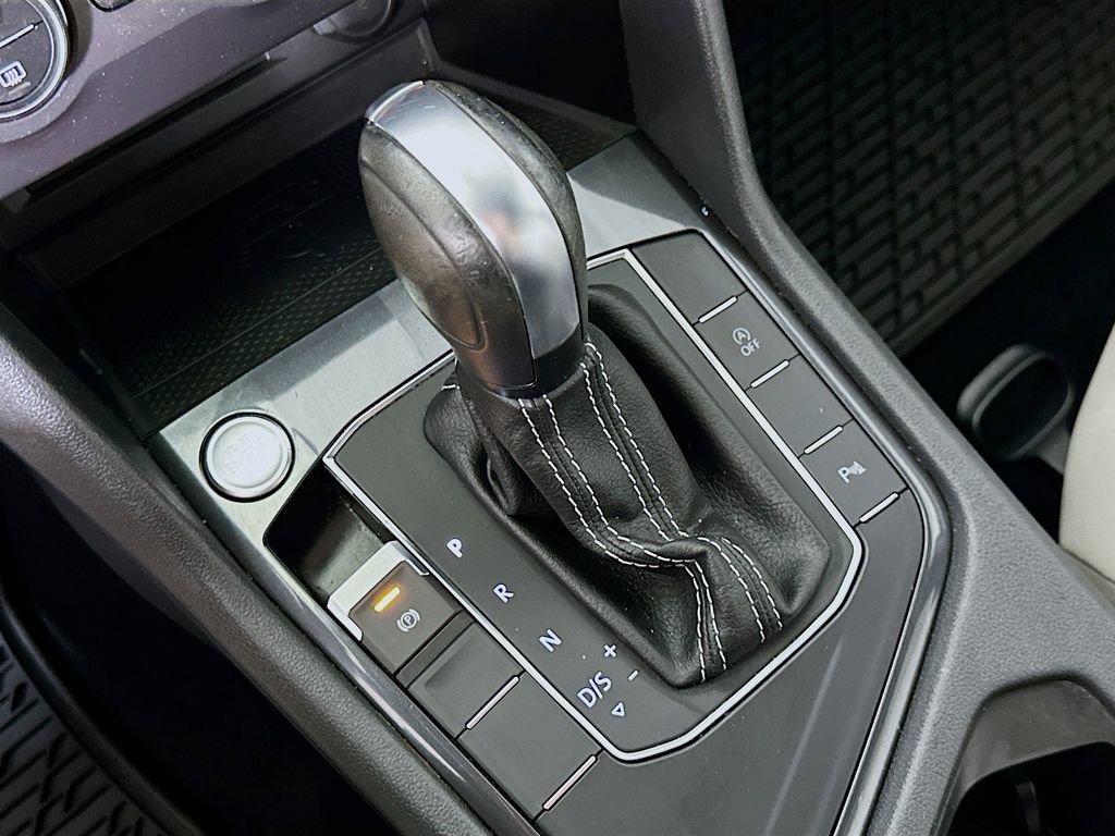 Used 2021 Volkswagen Tiguan SE R-Line image 31