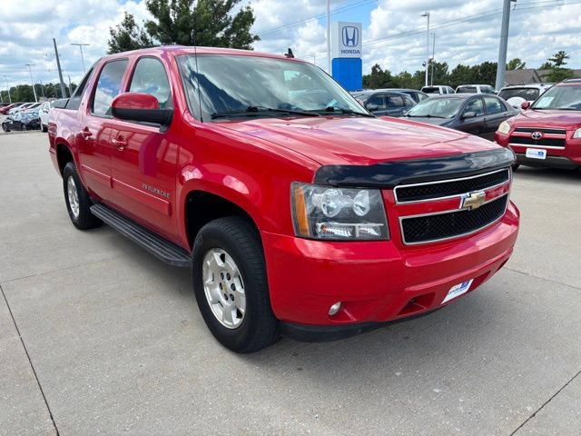 Used 2010 Chevrolet Avalanche LT w/ Luxury Package AWD/4WD image 3
