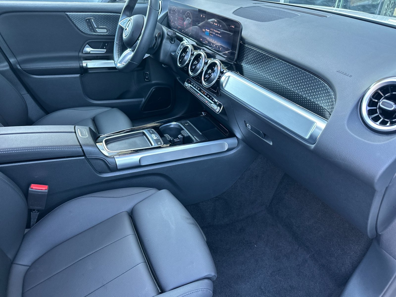 Used 2026 Mercedes-Benz GLB 250 image 17