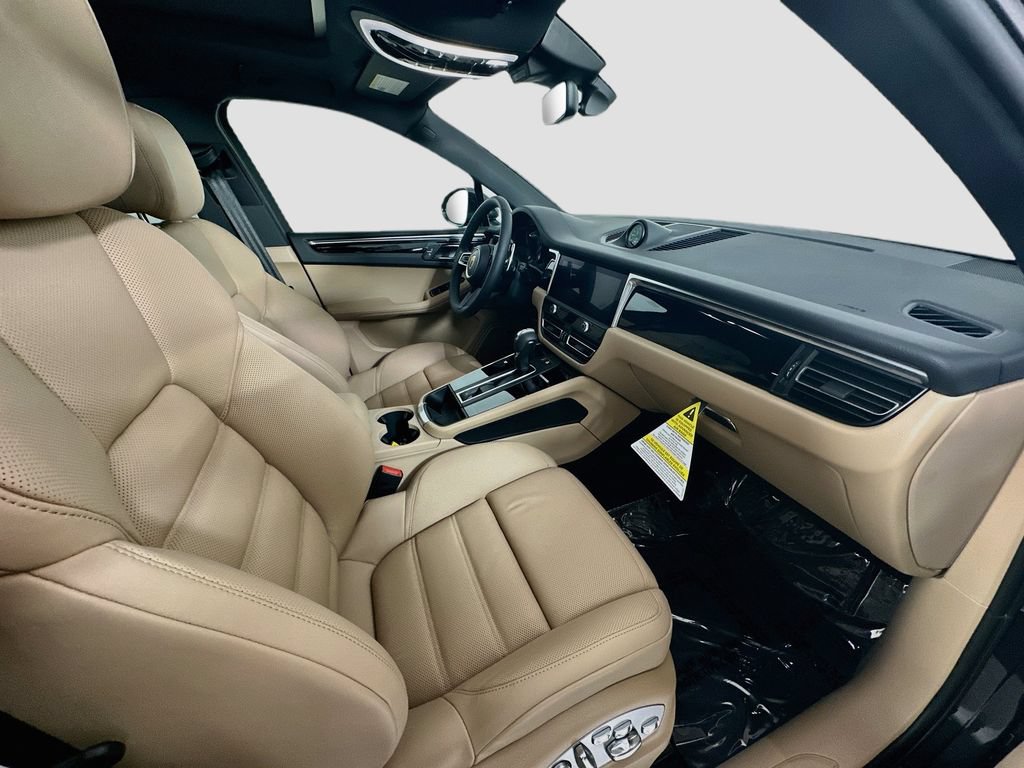 Certified 2026 Porsche Macan AWD/4WD image 30
