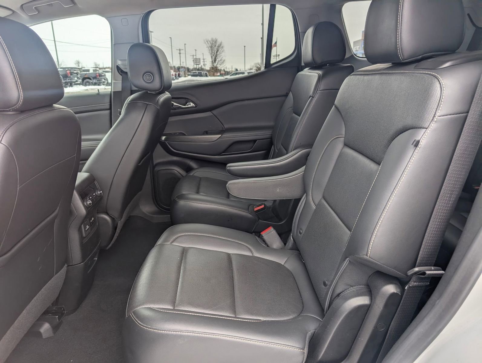 Used 2023 GMC Acadia SLT image 29