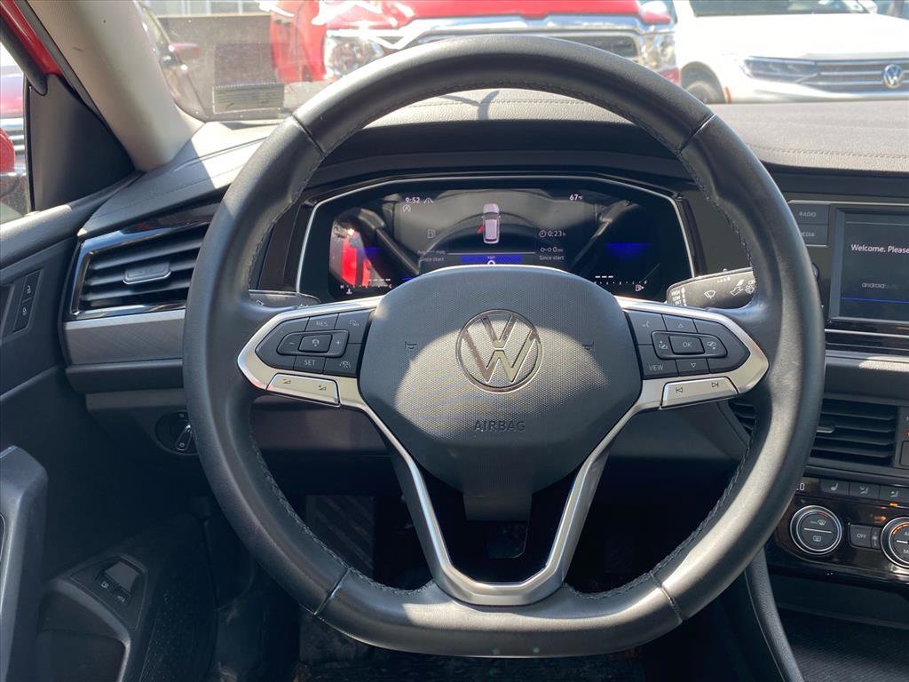 Certified 2023 Volkswagen Jetta SE w/ Panoramic Sunroof Package image 5