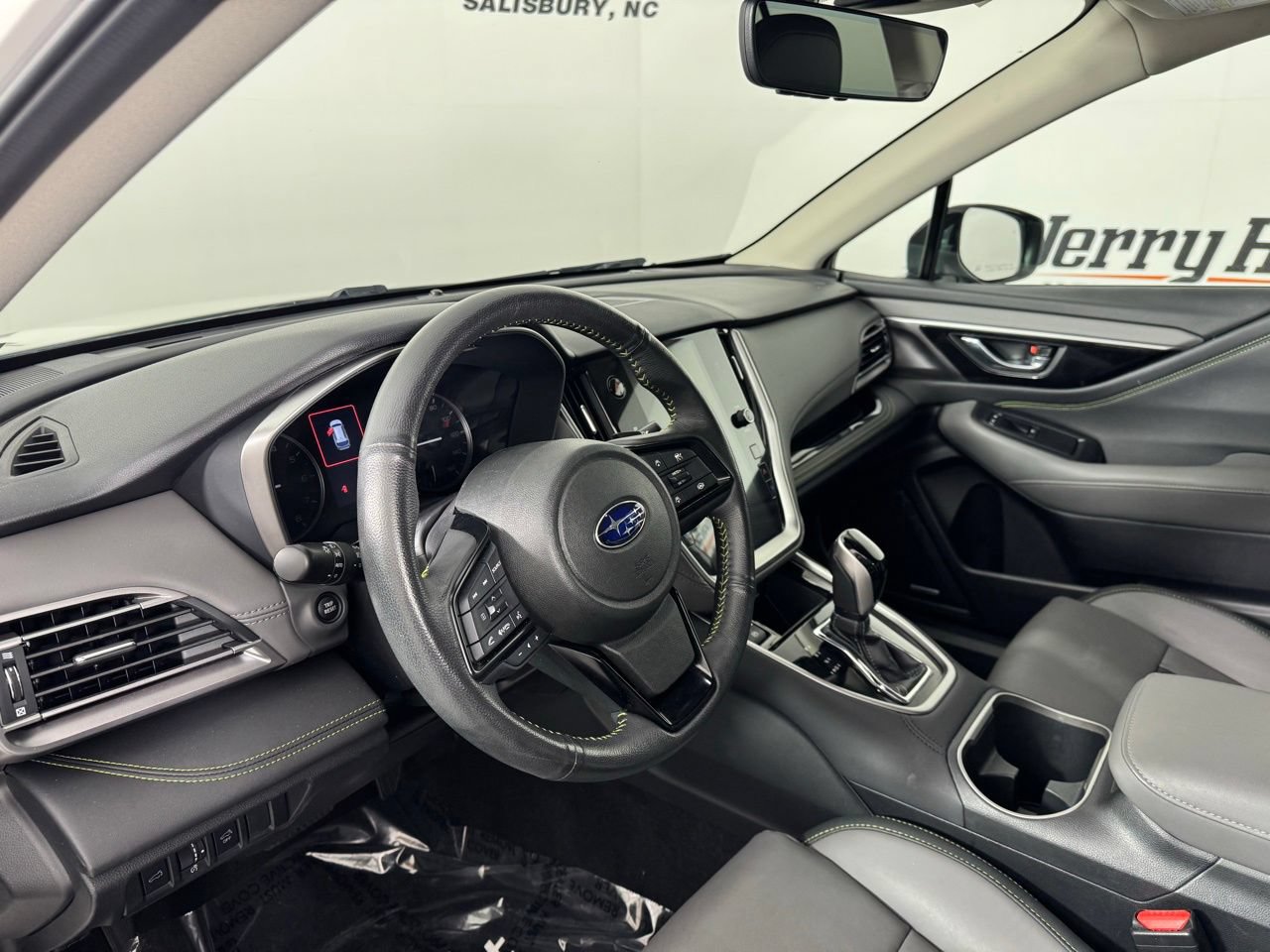 Used 2025 Subaru Outback Onyx Edition AWD/4WD image 16