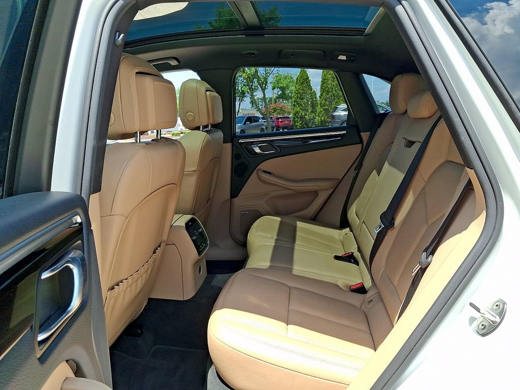 Used 2019 Porsche Macan AWD/4WD image 10