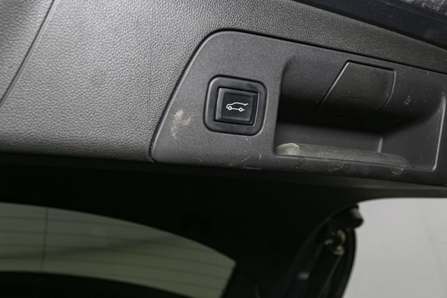 Used 2022 Buick Envision Essence w/ Safety Package FWD image 11