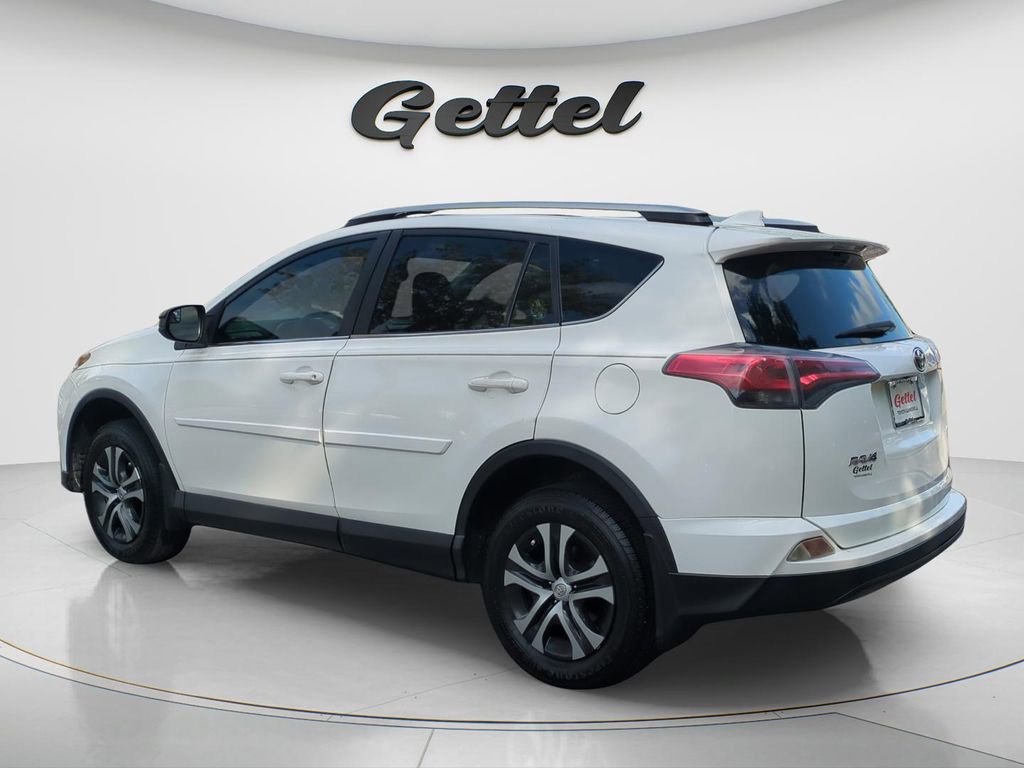 Used 2017 Toyota RAV4 LE image 14