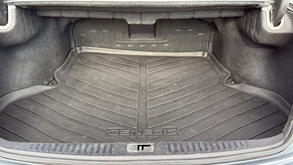 Used 2014 Hyundai Genesis 3.8 RWD image 8