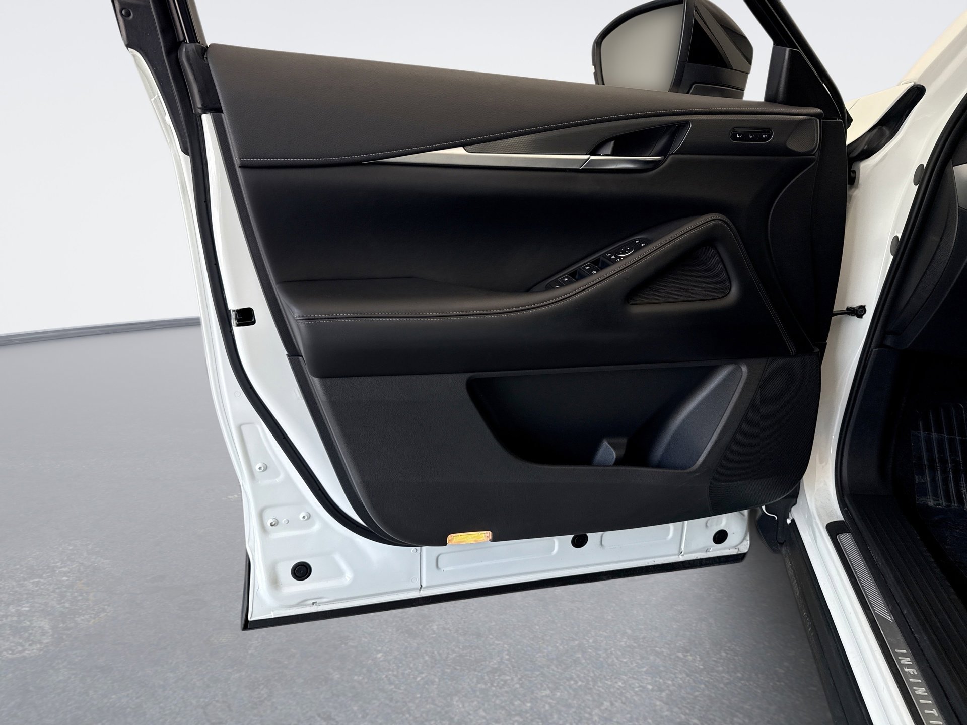 Used 2023 INFINITI QX60 Luxe w/ Cargo Package image 9