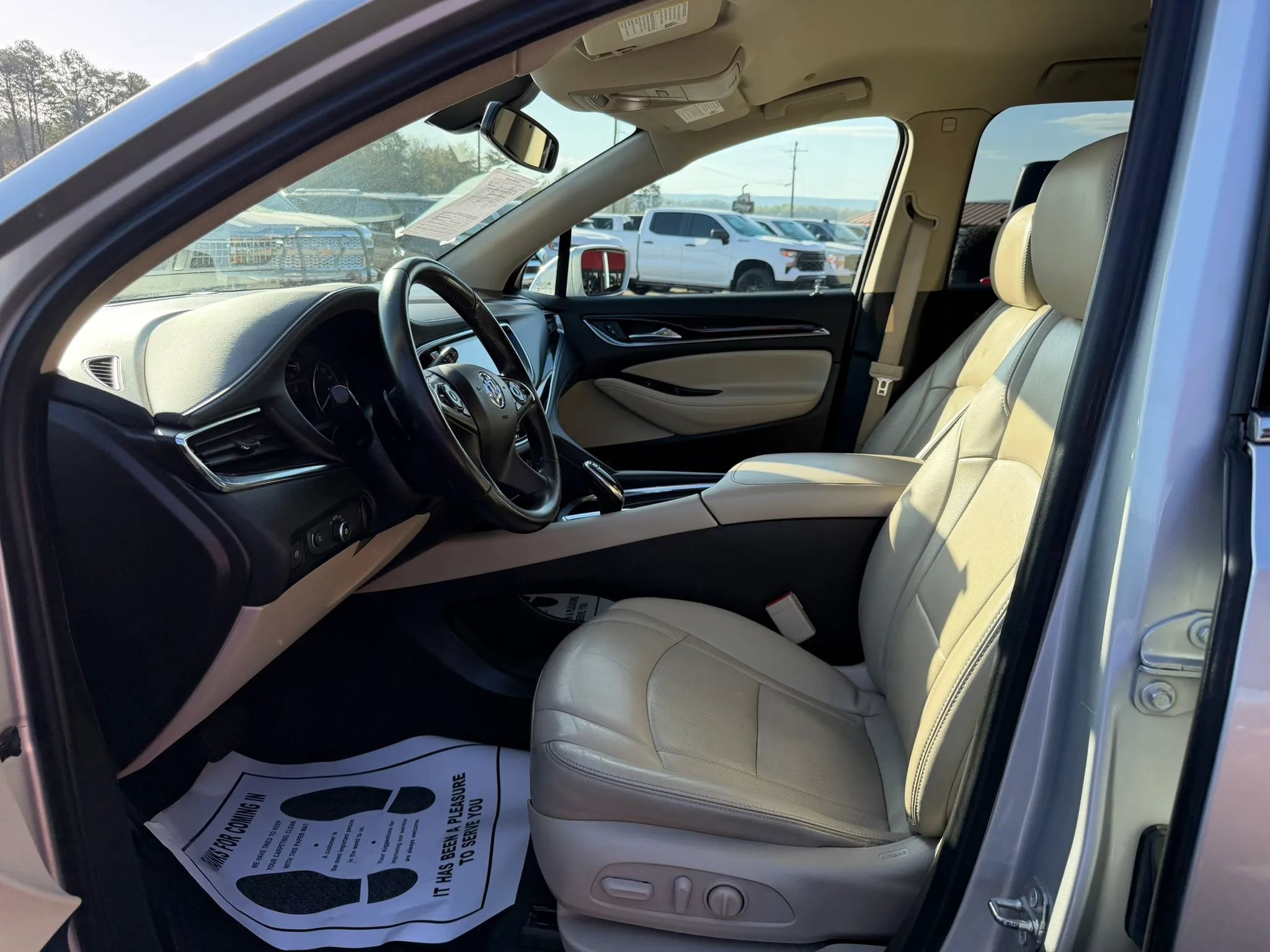 Used 2018 Buick Enclave Essence w/ LPO, Luxury Package image 5