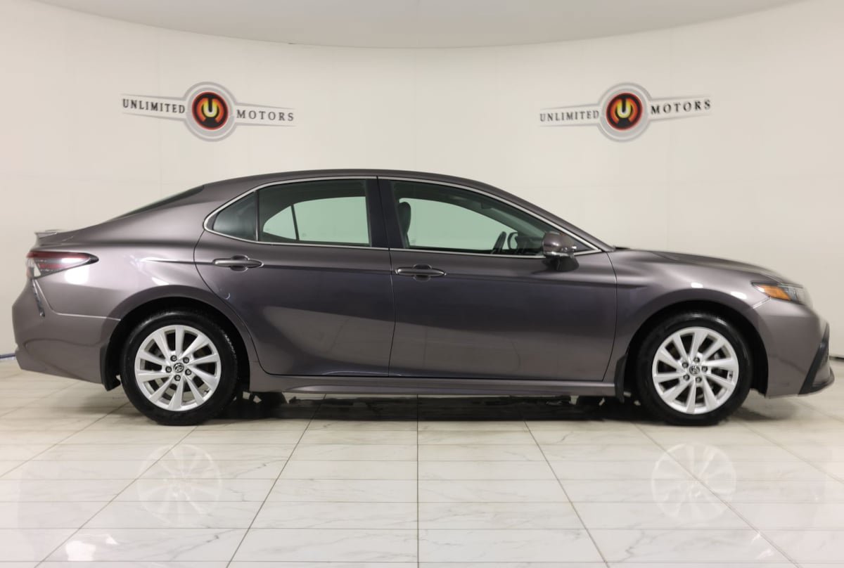 Used 2024 Toyota Camry SE FWD image 2