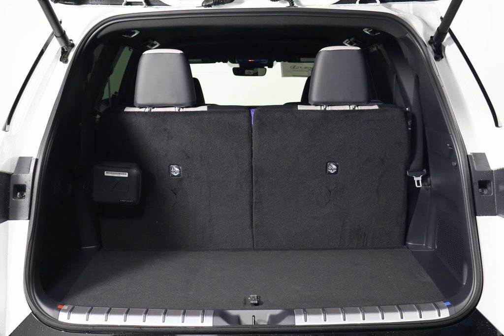 New 2026 Lexus TX 500h AWD image 9