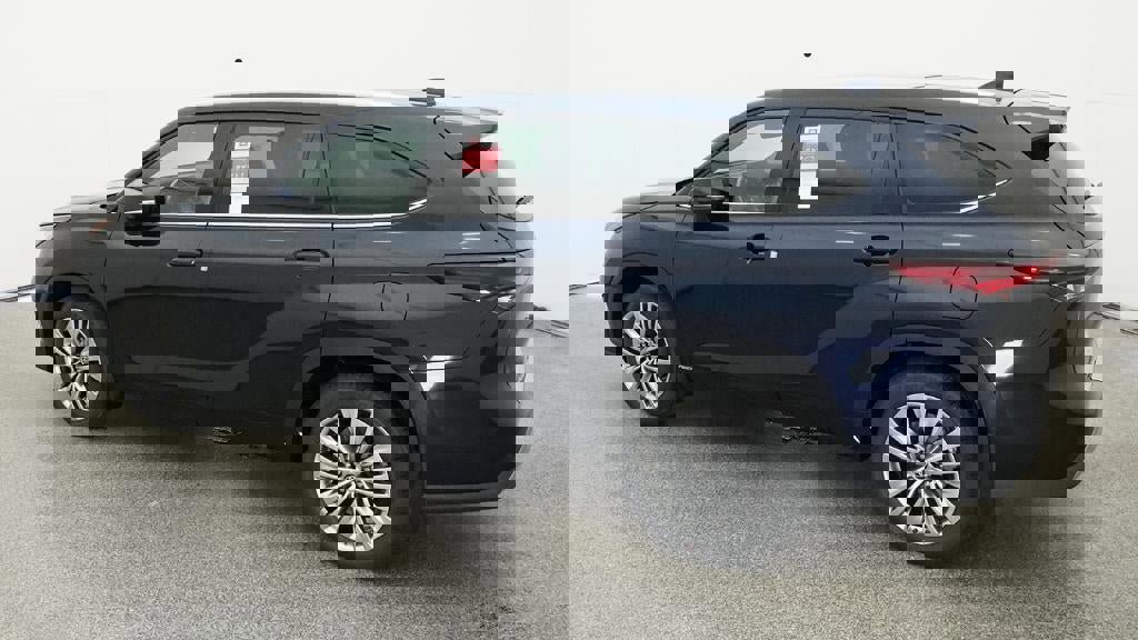 New 2026 Toyota Highlander Platinum image 4