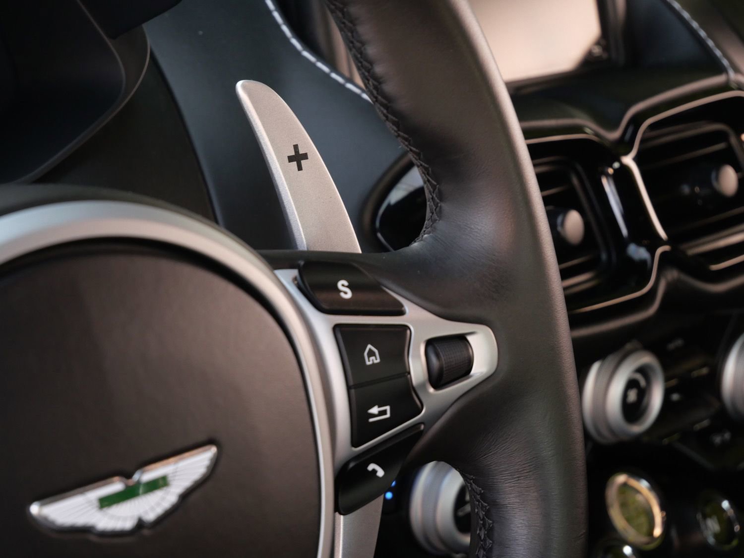 Used 2020 Aston Martin V8 Vantage Coupe RWD image 19
