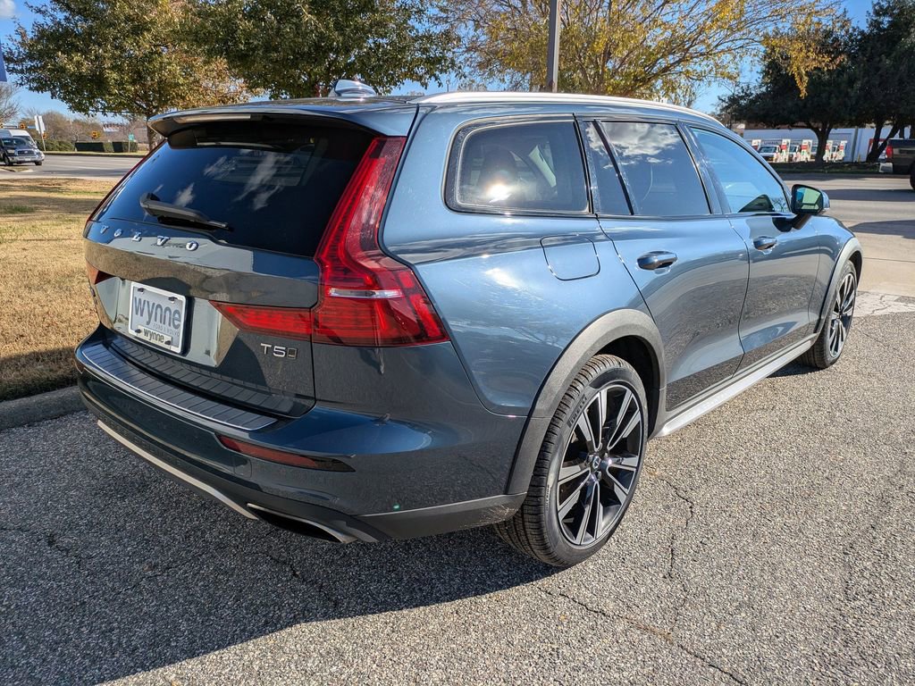 Used 2020 Volvo V60 T5 Cross Country AWD/4WD image 4