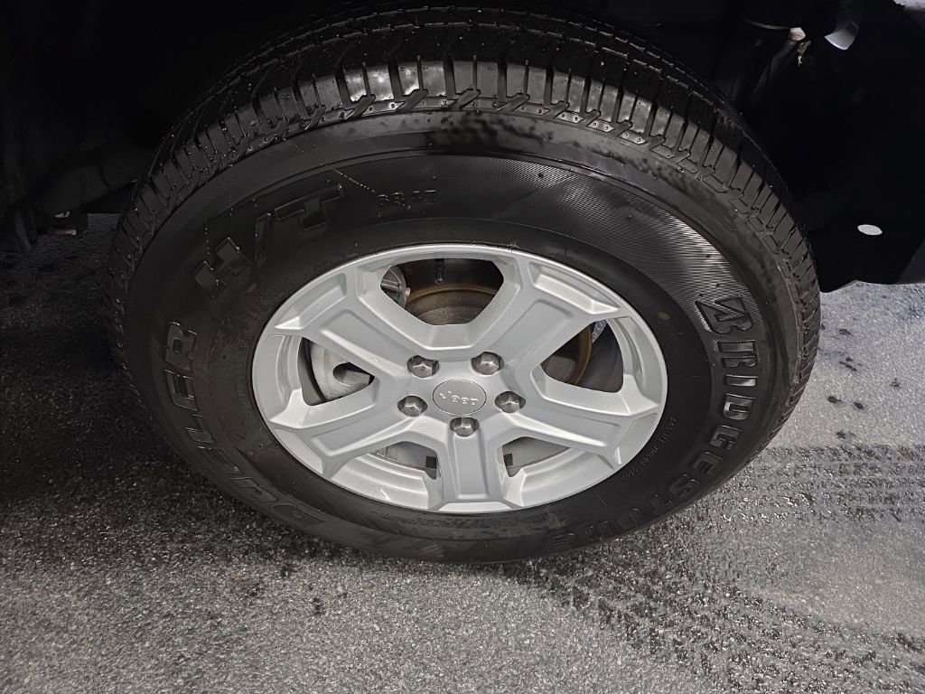 Used 2019 Jeep Wrangler Sport AWD/4WD image 13