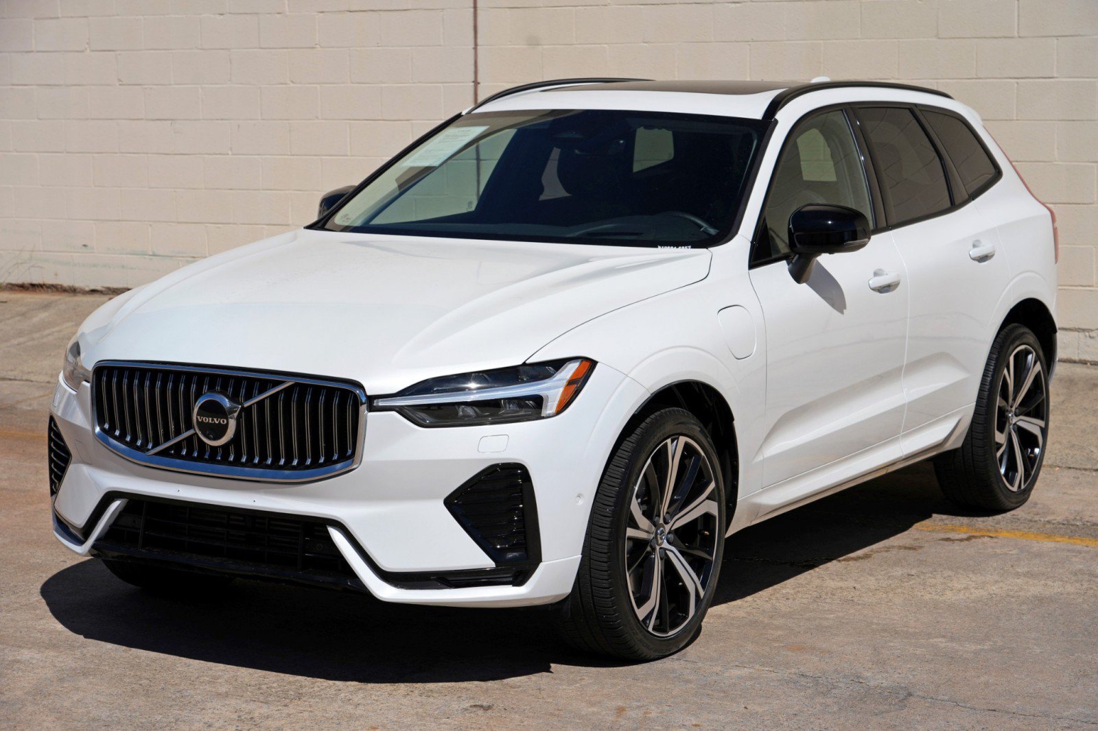 Used 2024 Volvo XC60 T8 Ultimate w/ Protection Package Premier AWD/4WD image 47