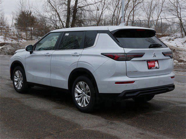 New 2026 Mitsubishi Outlander ES image 2