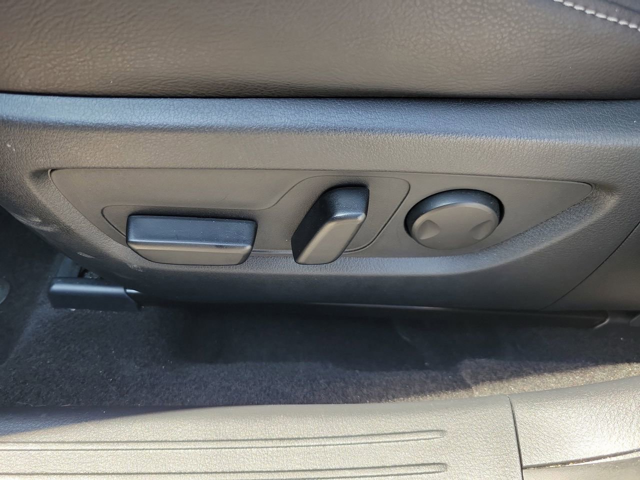 Used 2025 MAZDA CX-50 AWD 2.5 S w/ Premium Package image 18