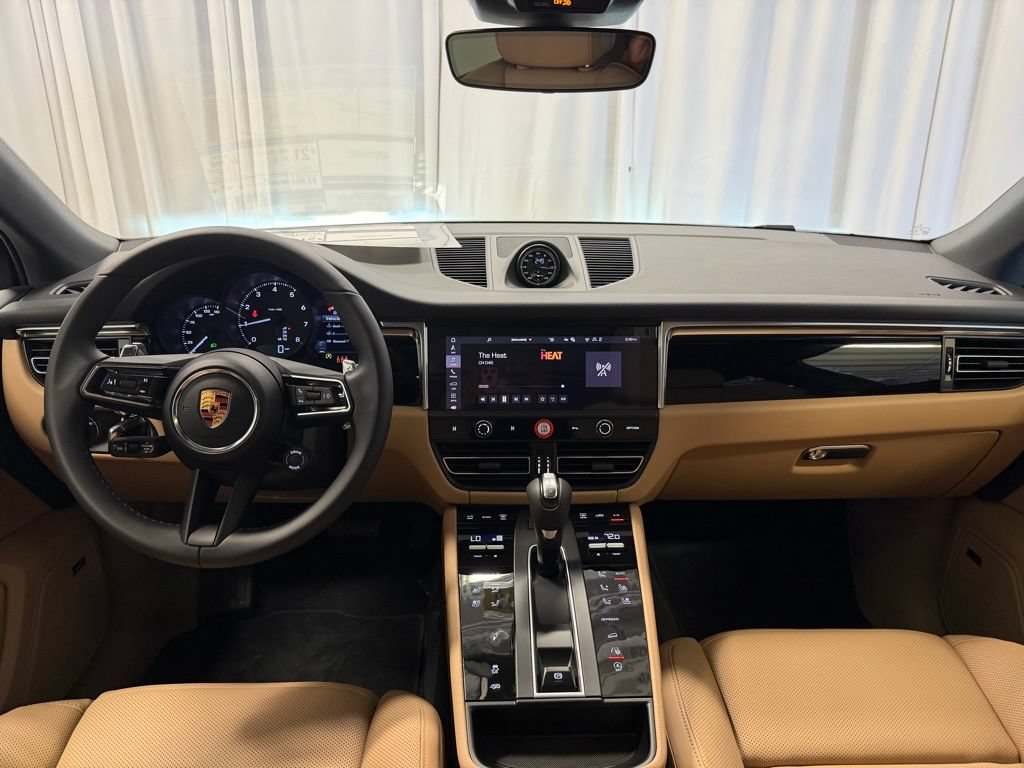 Certified 2026 Porsche Macan AWD/4WD image 12