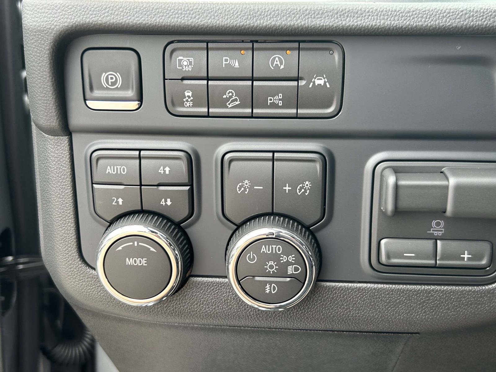New 2026 Chevrolet Suburban Premier AWD/4WD image 21