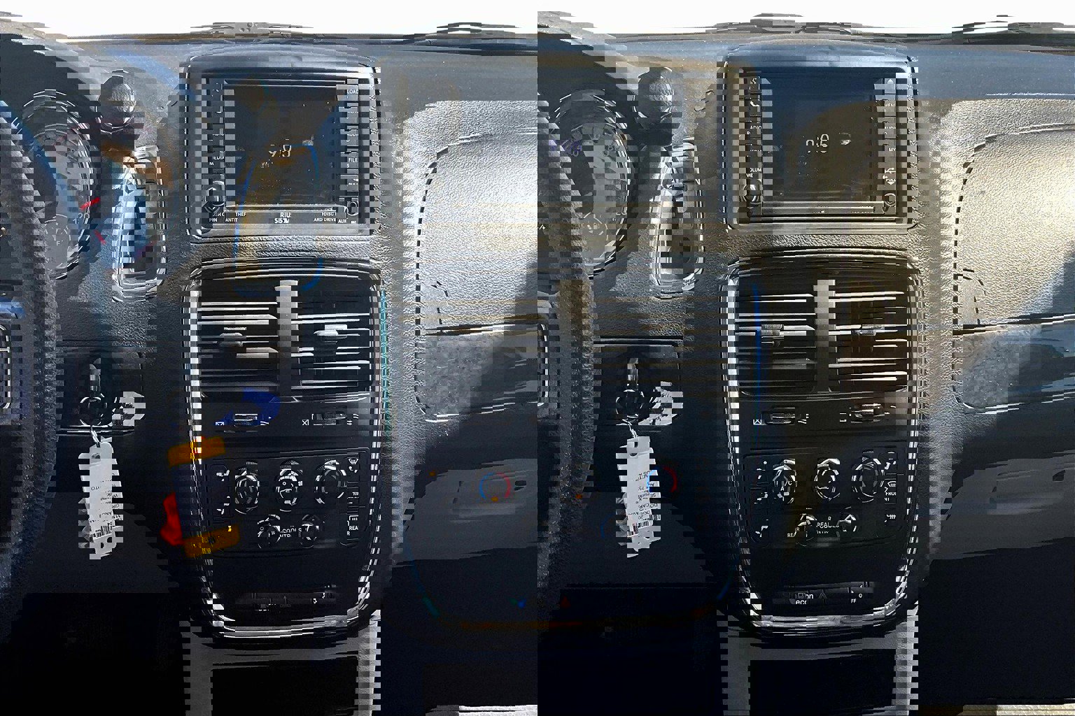 Used 2019 Dodge Grand Caravan SE w/ UConnect Hands-Free Group image 6