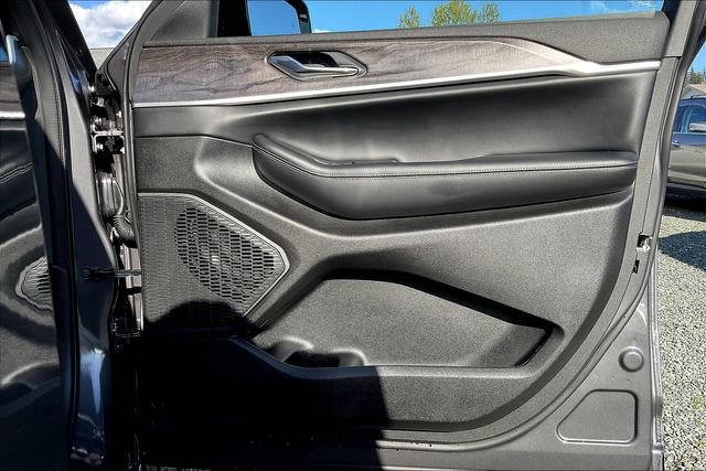 New 2024 Jeep Grand Cherokee Limited w/ Black Appearance Package image 26