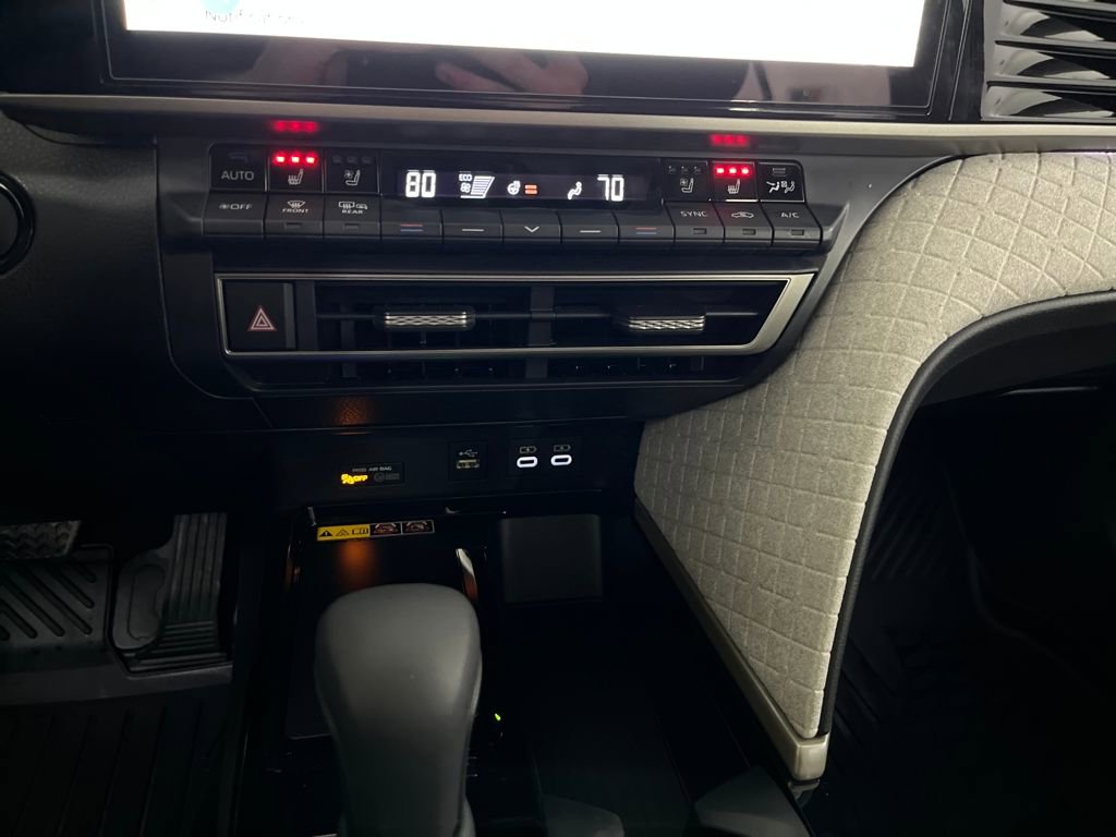 Used 2026 Toyota Camry XLE w/ Premium Plus Package image 71