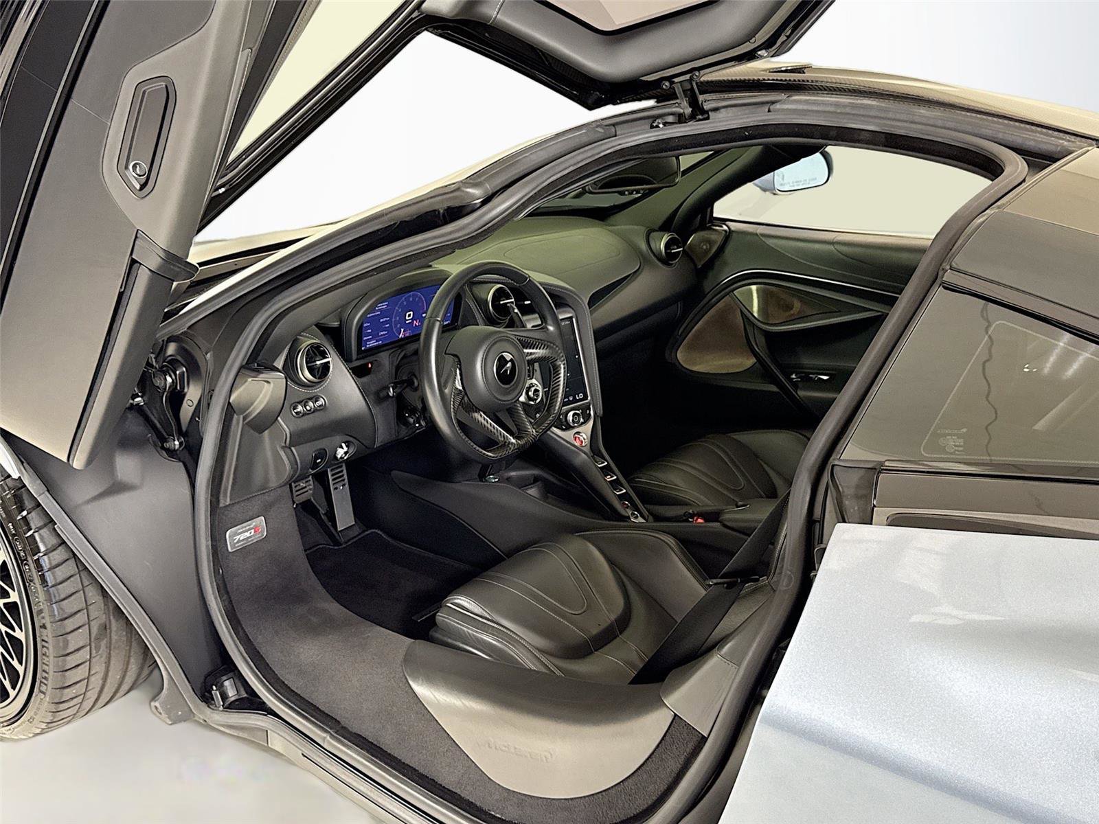 Used 2019 McLaren 720S RWD image 11