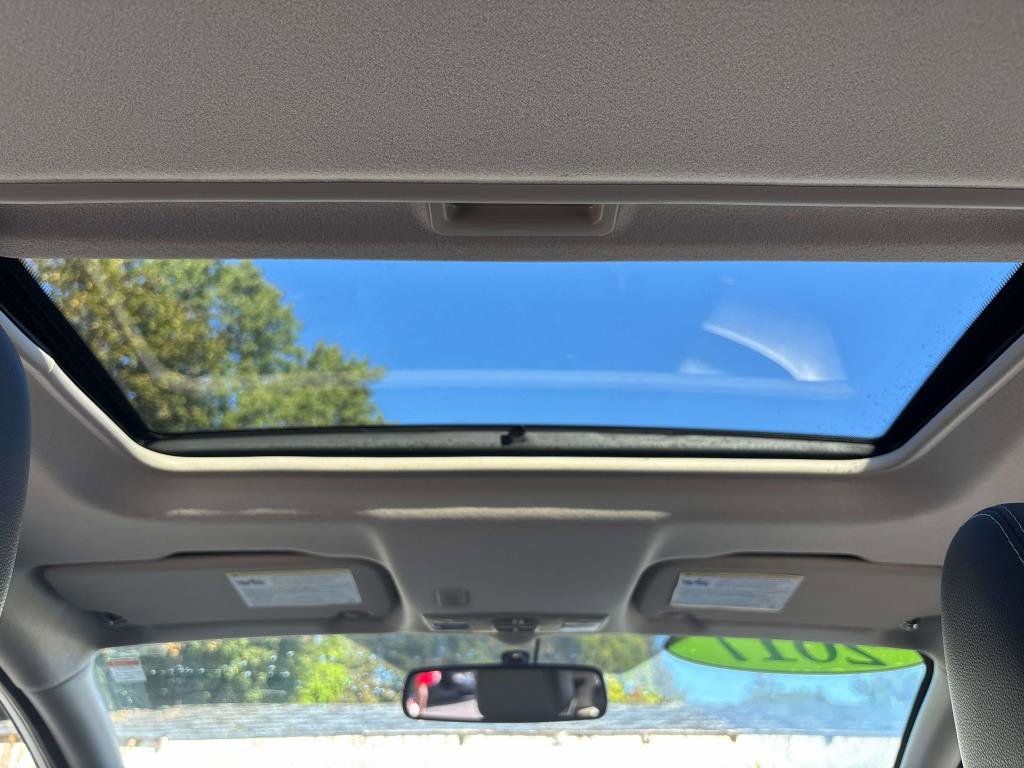 Used 2017 Ford Fiesta Titanium image 11