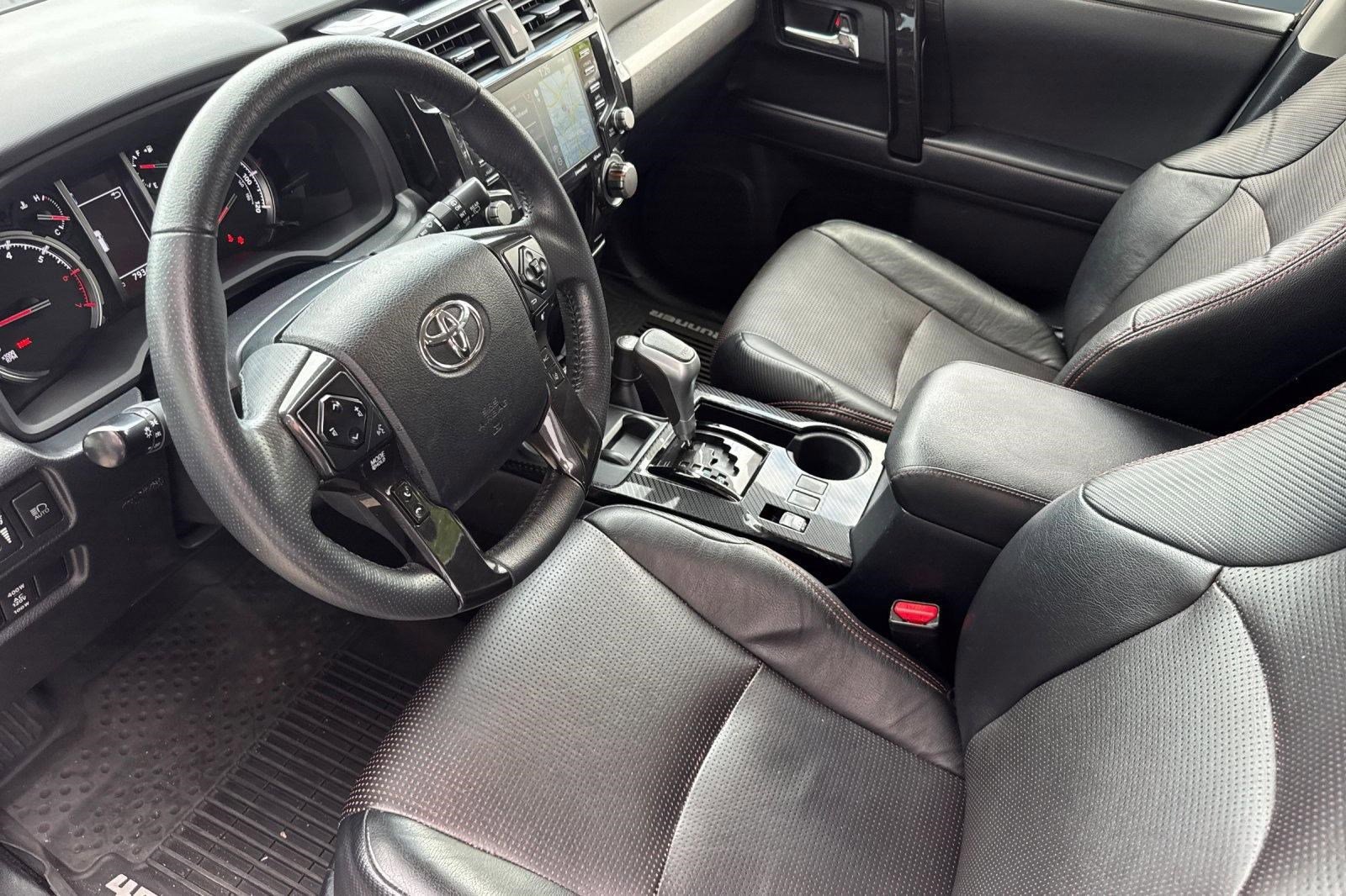 Used 2020 Toyota 4Runner TRD Off-Road AWD/4WD image 4